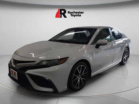 Used 2023 Toyota Camry SE w/ Cold Weather Package image 9