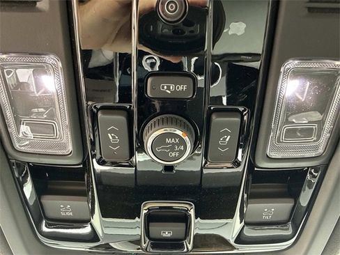 Used 2025 Cadillac Escalade V w/ LPO, ONYX Package image 21