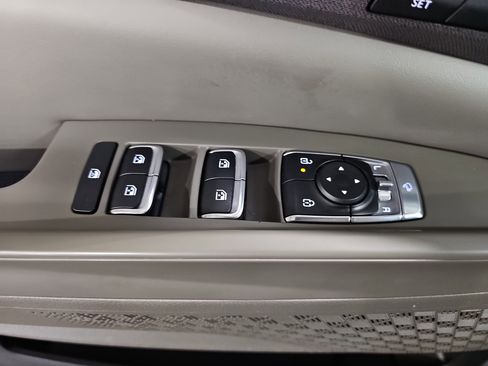 Used 2025 Kia Carnival SX image 30