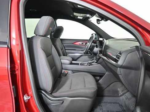 Used 2024 Chevrolet Traverse Z71 image 13