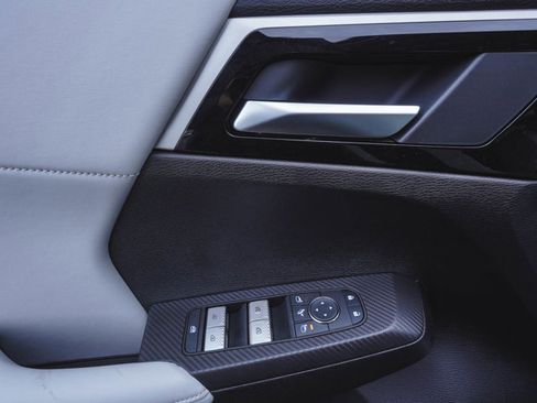 New 2026 Mitsubishi Outlander SE image 10