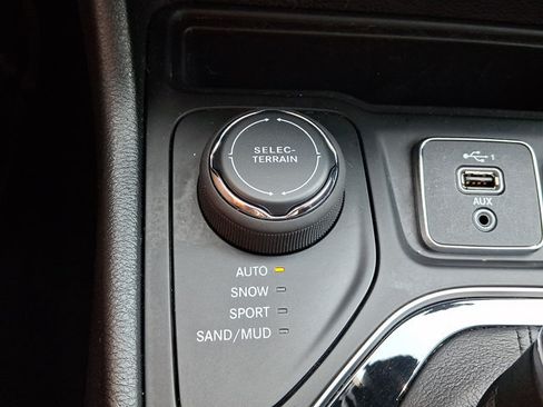 Used 2023 Jeep Cherokee Altitude Lux AWD/4WD image 33