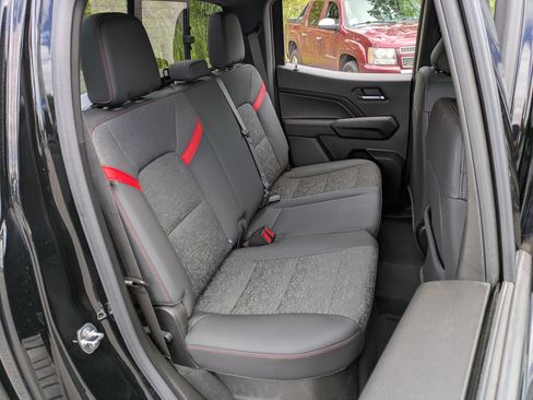 Used 2024 Chevrolet Colorado Z71 w/ Z71 Convenience Package 2 AWD/4WD image 19