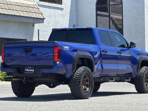 Used 2025 Toyota Tacoma 4x4 Double Cab image 5