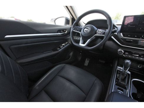 Certified 2025 Nissan Altima 2.5 SR w/ SR Premium Package AWD/4WD image 11