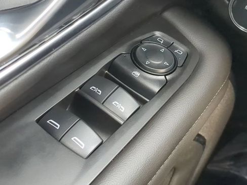 Used 2024 GMC Yukon SLE w/ Gmc Pro Safety Plus Package image 23