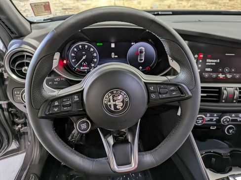 Used 2025 Alfa Romeo Giulia w/ Driving Assist Package RWD image 21