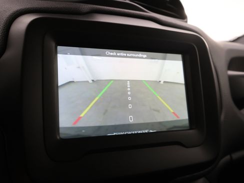 Used 2019 Jeep Renegade Latitude AWD/4WD image 16