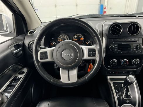 Used 2016 Jeep Compass Latitude image 11