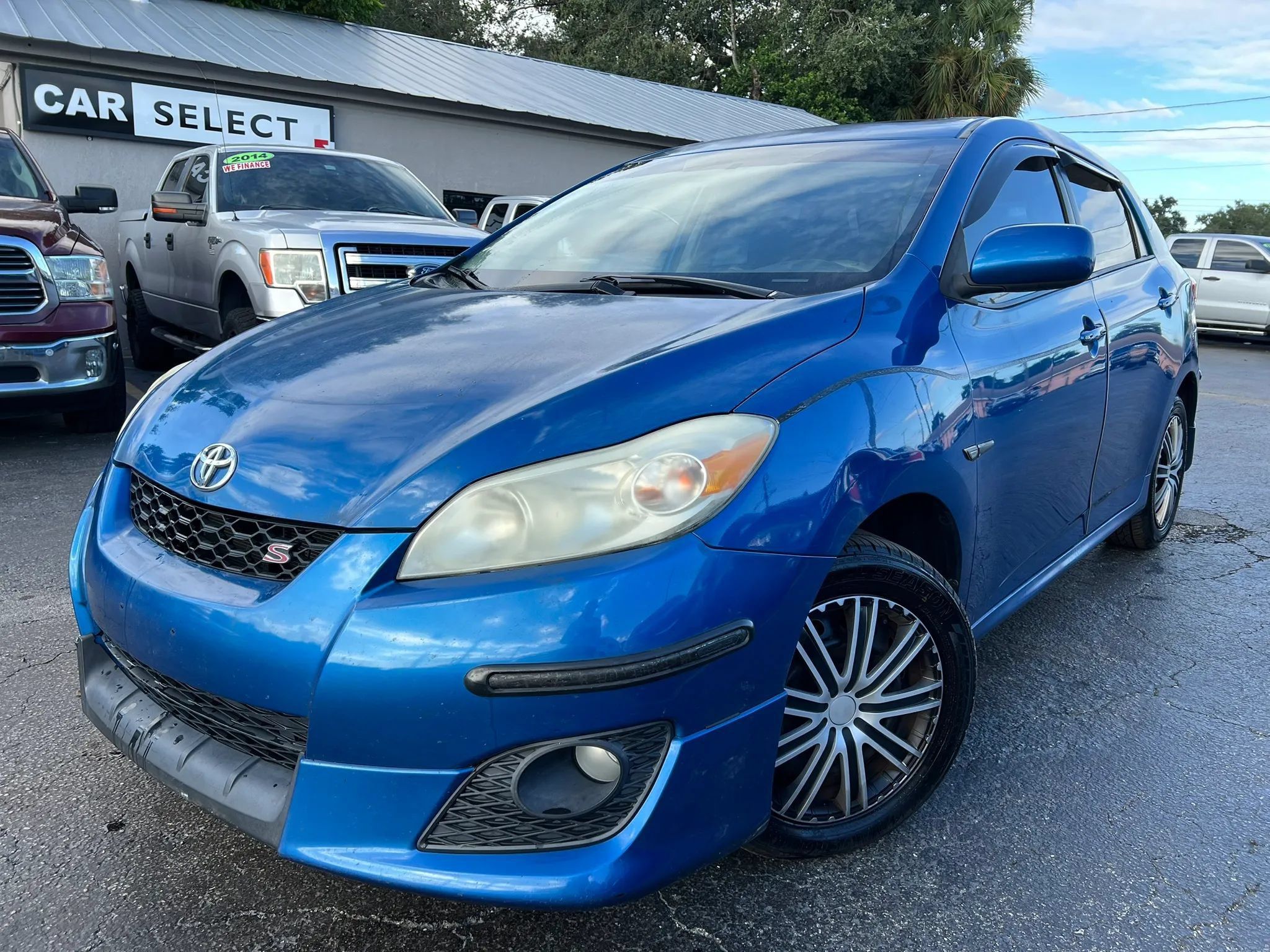 Used 2009 Toyota Matrix S w/ All Weather Guard Pkg FWD image 1