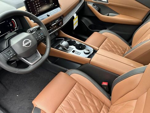 New 2026 Nissan Rogue Platinum w/ Tech Package AWD/4WD image 10