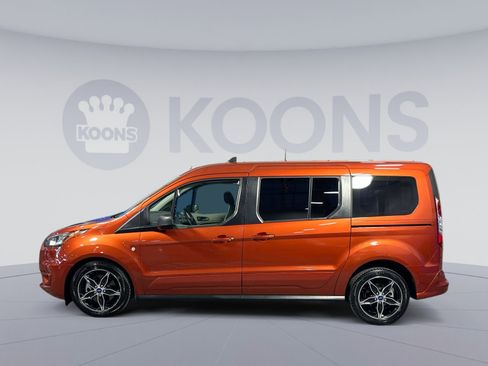 Used 2022 Ford Transit Connect XLT image 2
