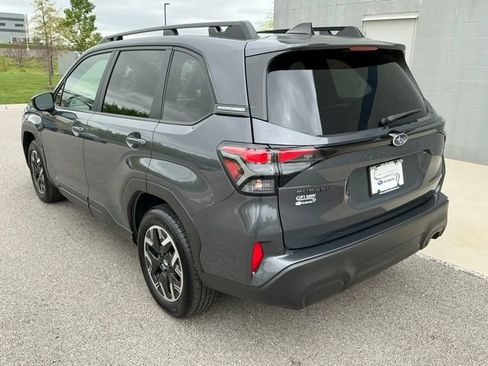 Used 2025 Subaru Forester Premium AWD/4WD image 2