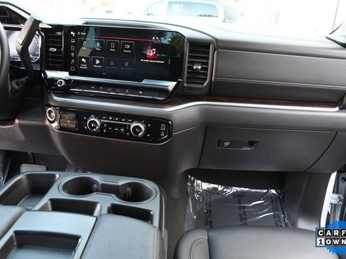 Used 2025 GMC Sierra 1500 SLT image 9