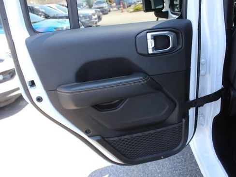 Used 2025 Jeep Wrangler Unlimited Sahara AWD/4WD image 22