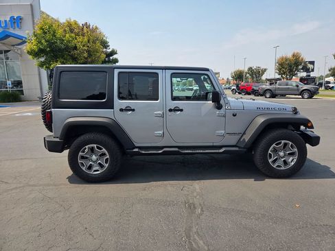 Used 2017 Jeep Wrangler Unlimited Rubicon w/ Cold Weather Group AWD/4WD image 2
