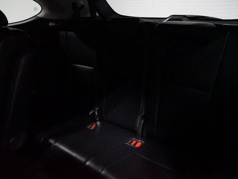 Used 2021 Toyota Highlander XLE FWD image 28