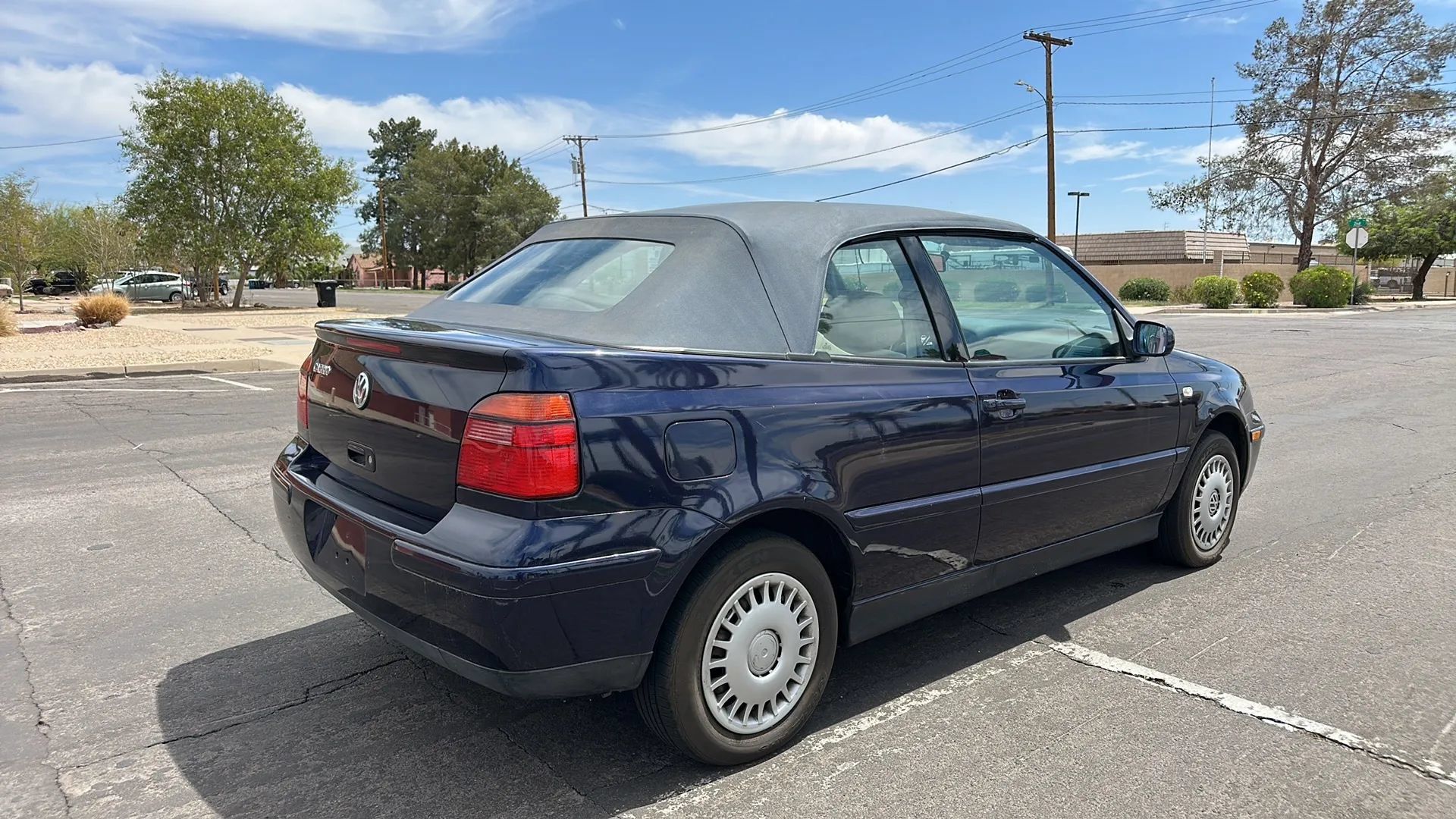 Used 2002 Volkswagen Cabrio GLS FWD image 11