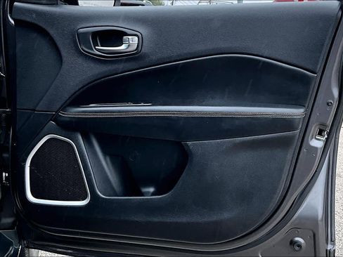 Used 2018 Jeep Compass Latitude w/ Popular Equipment Group image 22