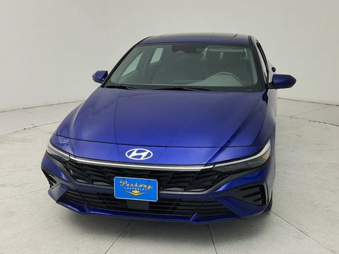 Used 2025 Hyundai Elantra SEL FWD image 2
