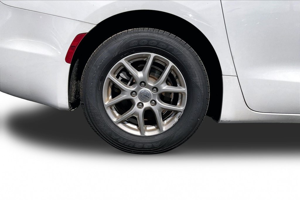 Used 2025 Chrysler Pacifica Select FWD image 32