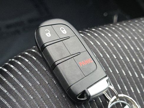 Used 2016 Dodge Journey SXT w/ Comfort/Convenience Group image 30