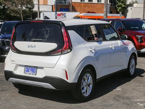 Used 2023 Kia Soul LX w/ LX Technology Package image 10