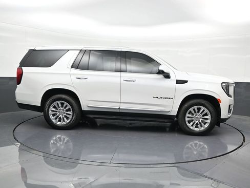 Used 2024 GMC Yukon SLT w/ SLT Luxury Package RWD image 7