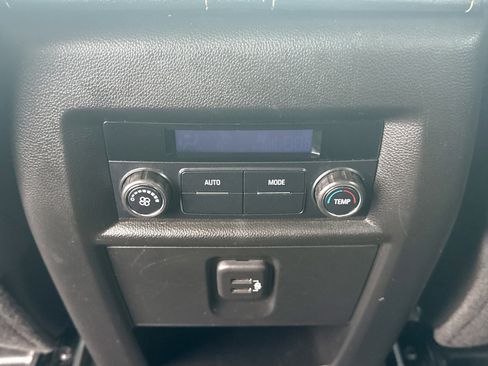 Certified 2021 Chevrolet Traverse LT image 24