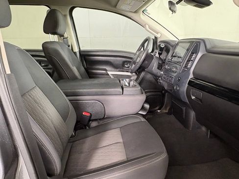 Used 2024 Nissan Titan SV AWD/4WD image 17