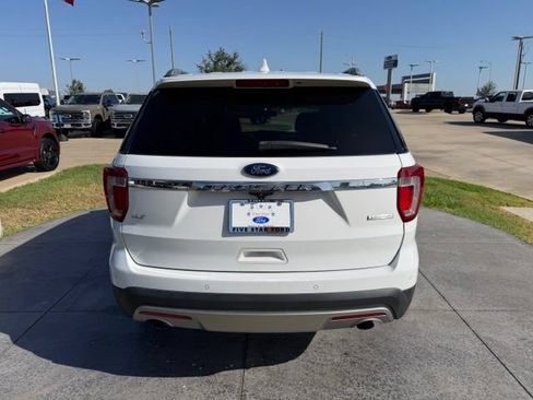 Used 2017 Ford Explorer XLT w/ Equipment Group 202A FWD image 6