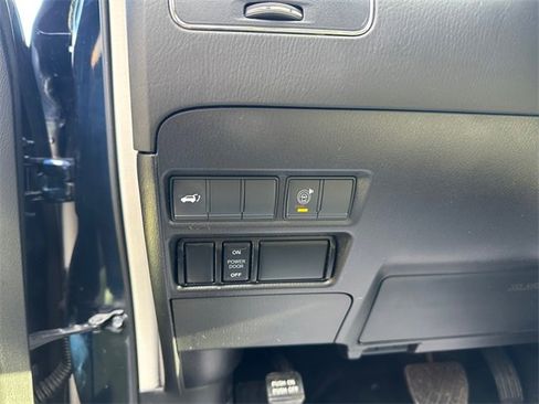 Used 2022 Nissan Armada SL w/ Captain's Chairs Package image 22