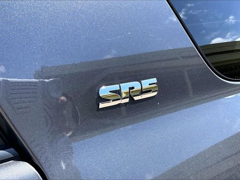 Used 2017 Toyota 4Runner SR5 Premium AWD/4WD image 11