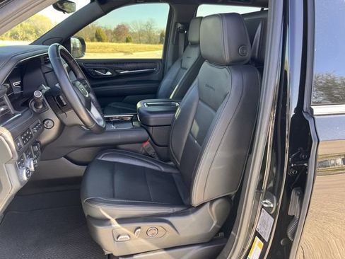 Used 2023 GMC Yukon Denali w/ Denali Reserve Package image 23