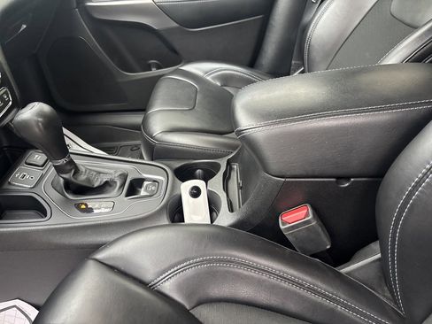 Used 2020 Jeep Cherokee Latitude Plus w/ Cold Weather Group image 21