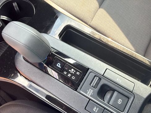 Used 2025 Toyota Prius LE FWD image 14
