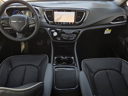 New 2026 Chrysler Pacifica Limited w/ S Appearance Package image 16