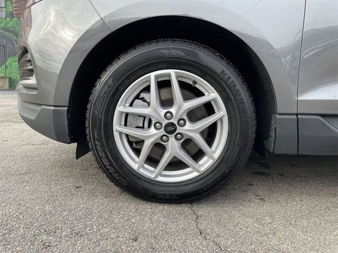 Used 2023 Ford Edge SEL image 9