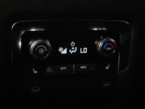 Used 2025 GMC Yukon XL Denali AWD/4WD image 22