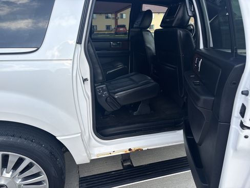 Used 2017 Lincoln Navigator L Select image 9