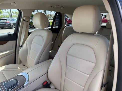 Used 2022 Mercedes-Benz GLC 300 4MATIC w/ Premium Package Lite image 12