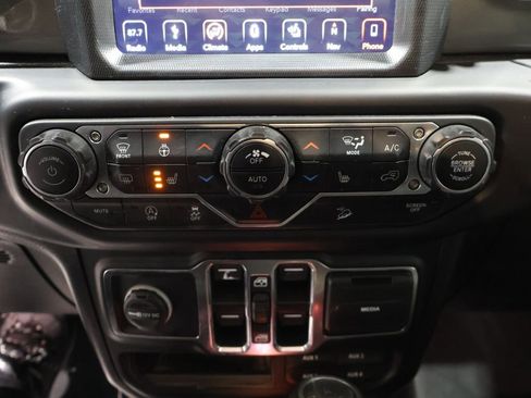 Used 2019 Jeep Wrangler Unlimited Sahara w/ Dual Top Group image 31