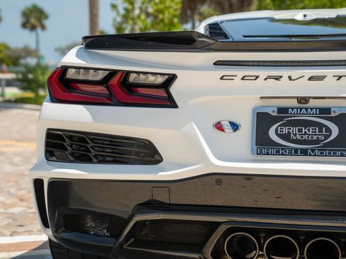 Used 2025 Chevrolet Corvette Z06 w/ Stealth Interior Trim Package RWD image 15
