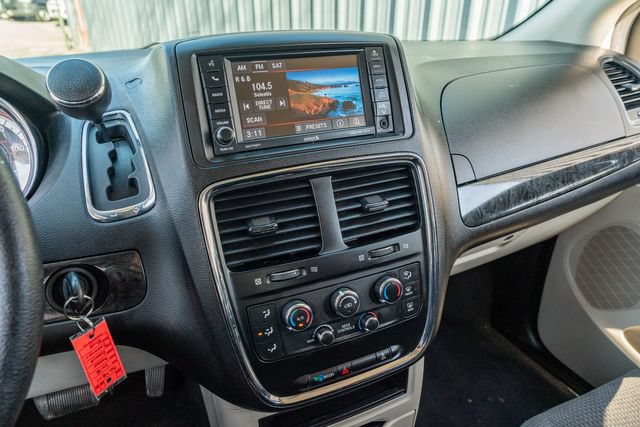 Used 2018 Dodge Grand Caravan SE w/ UConnect Hands-Free Group FWD image 26