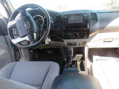 Used 2015 Toyota Tacoma PreRunner w/ Convenience Package RWD image 21