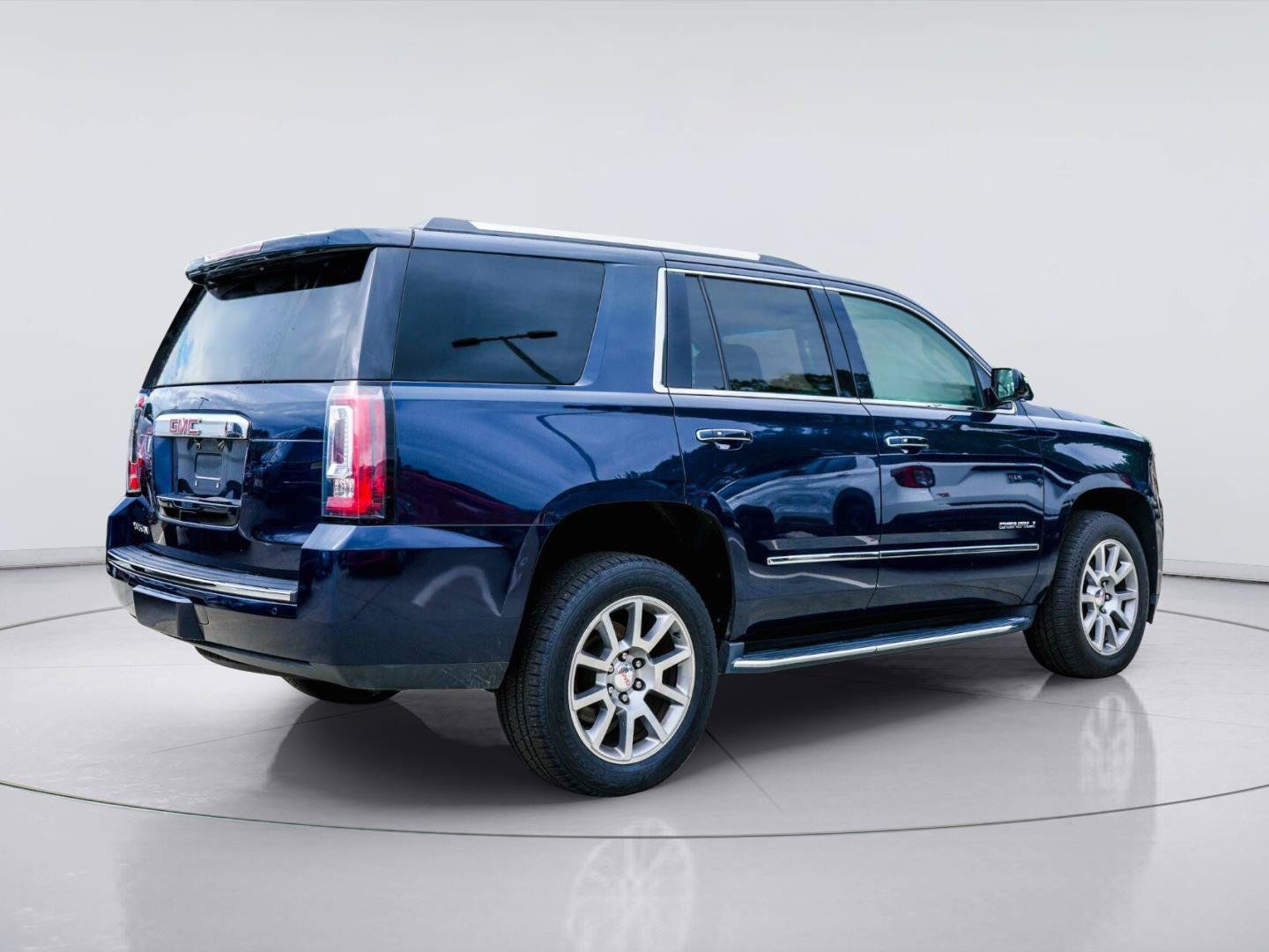 Used 2019 GMC Yukon Denali w/ Open Road Package RWD image 9