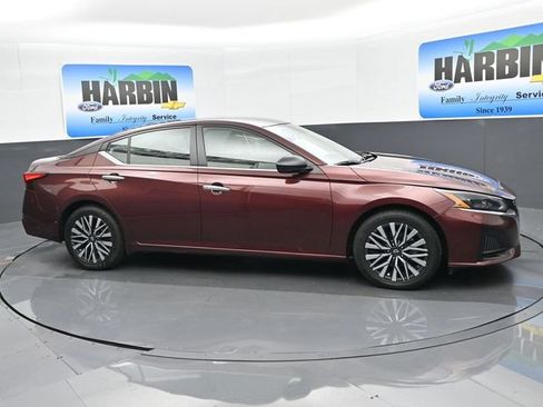 Used 2025 Nissan Altima 2.5 SV FWD image 7