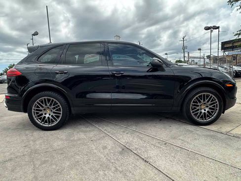 Used 2017 Porsche Cayenne AWD/4WD image 4