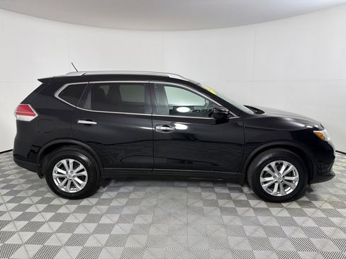 Used 2016 Nissan Rogue SV image 4