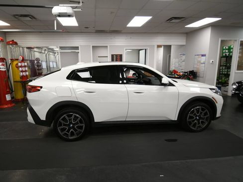 Used 2026 BMW X2 xDrive28i AWD/4WD image 8